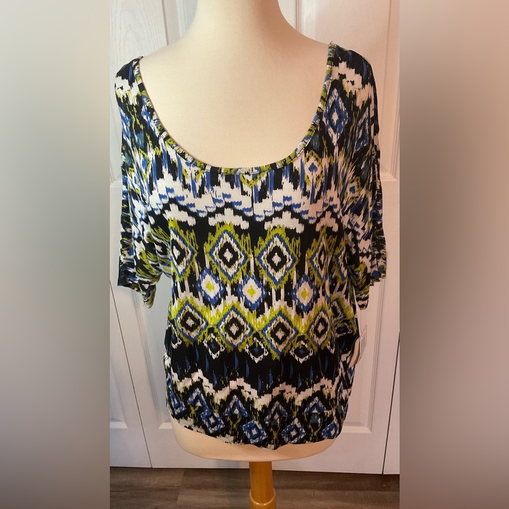 Rebellious One Black Blue Green White Top‎ Size XL New